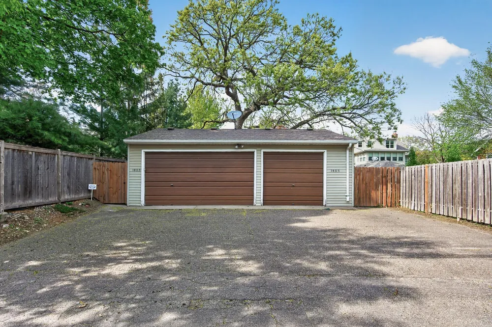 1866 Summit Ave, Saint Paul, MN 55105