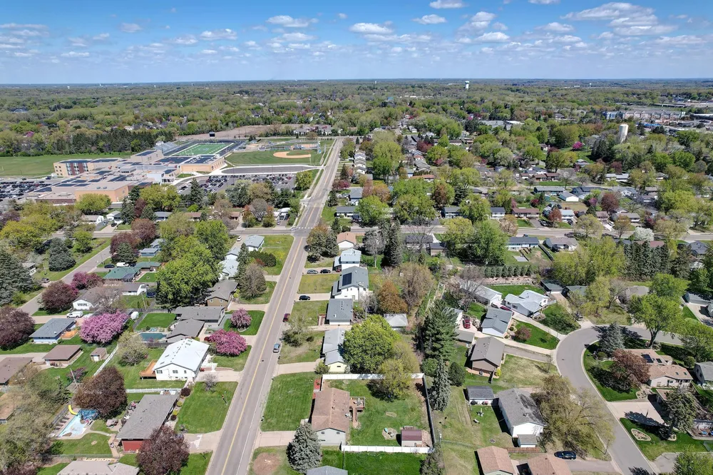 631 Greenway Ave N, Oakdale, MN 55128
