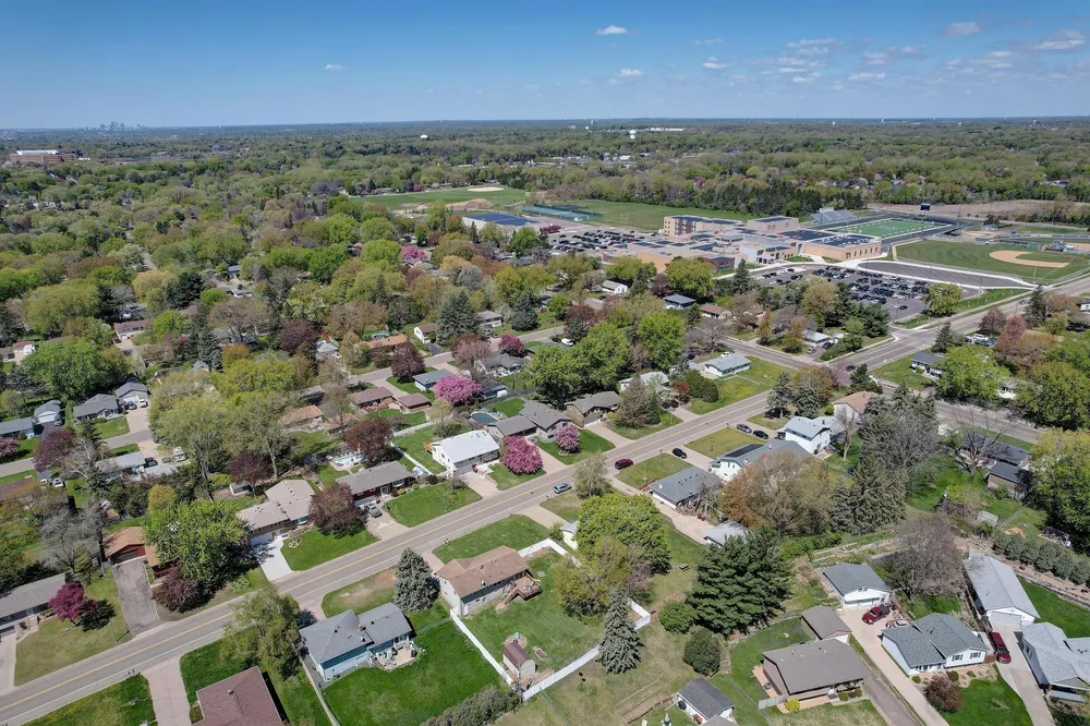 631 Greenway Ave N, Oakdale, MN 55128