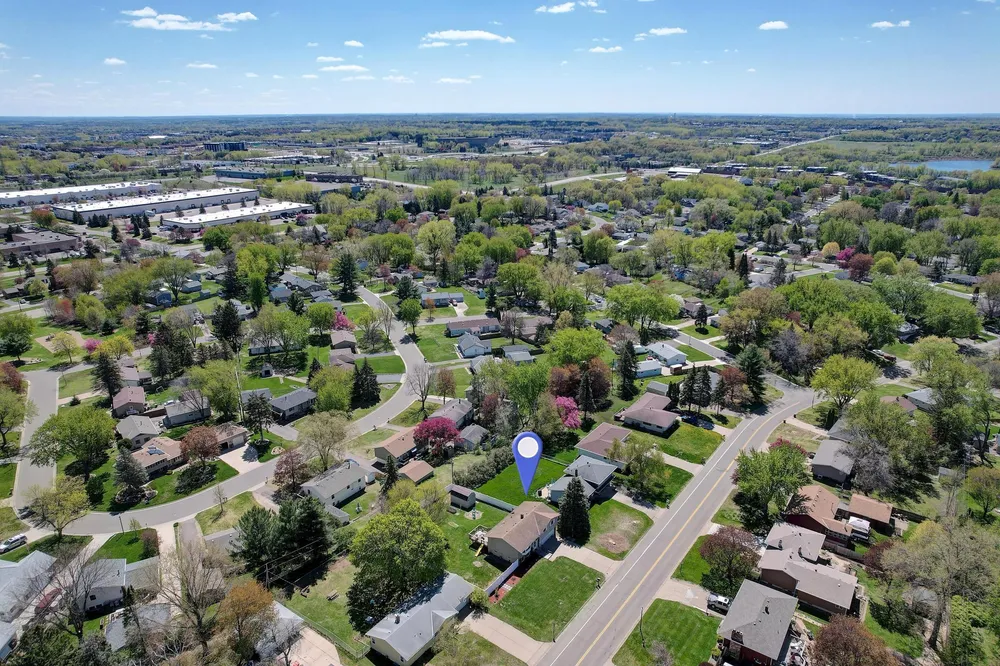 631 Greenway Ave N, Oakdale, MN 55128