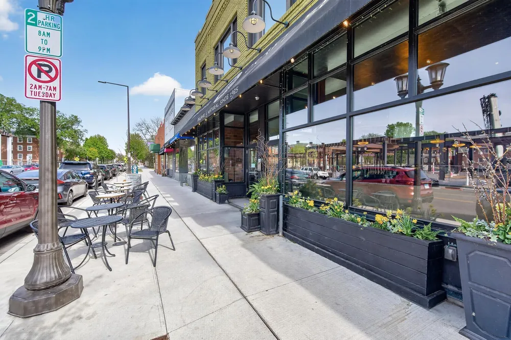 1866 Summit Ave, Saint Paul, MN 55105
