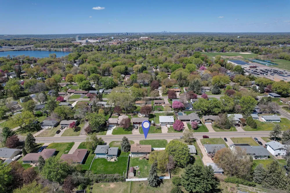 631 Greenway Ave N, Oakdale, MN 55128