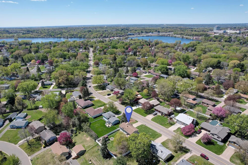 631 Greenway Ave N, Oakdale, MN 55128
