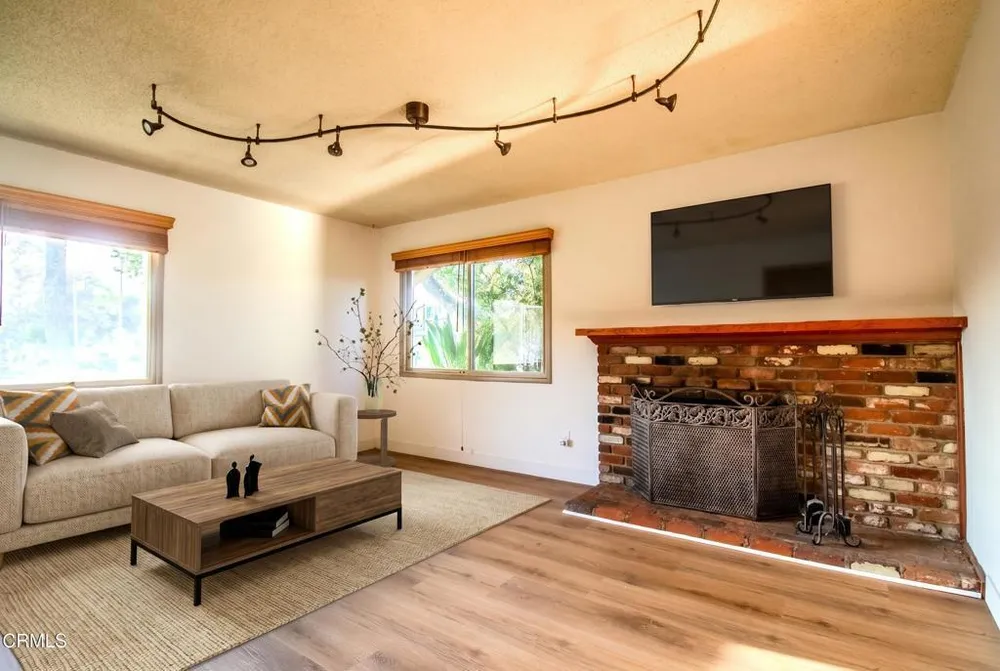 8601 Gloria Ave, North Hills, CA 91343-5725