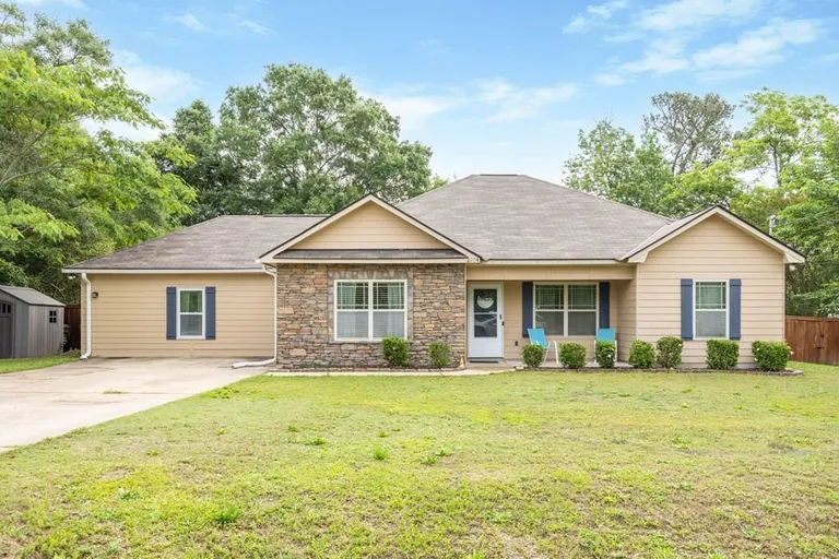 2904 Poyner Dr, Phenix City, AL 36870