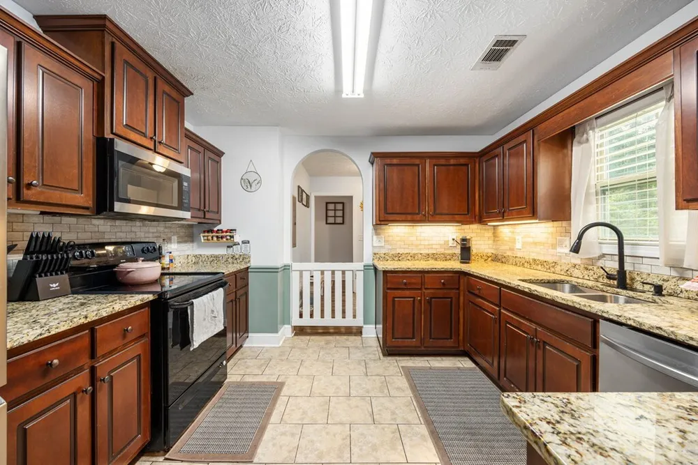2904 Poyner Dr, Phenix City, AL 36870