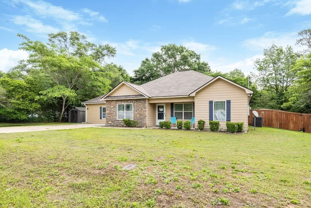 2904 Poyner Dr, Phenix City, AL 36870