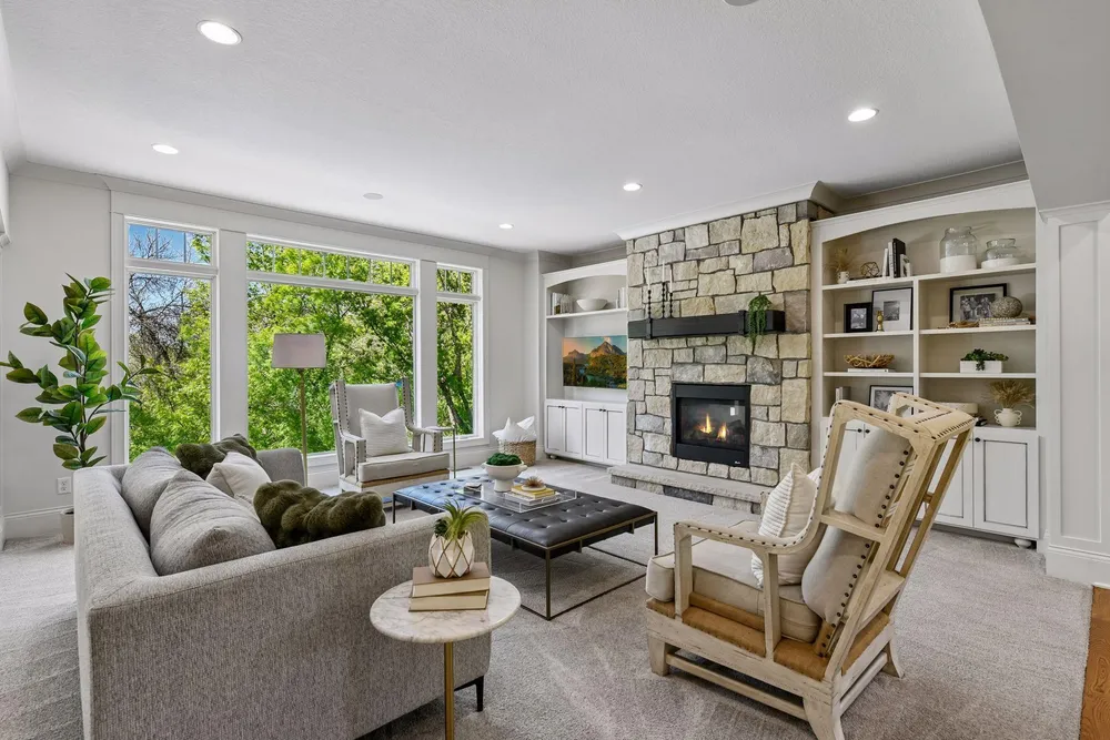 6671 Amberwood Ln, Chanhassen, MN 55317