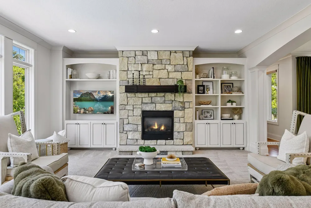 6671 Amberwood Ln, Chanhassen, MN 55317