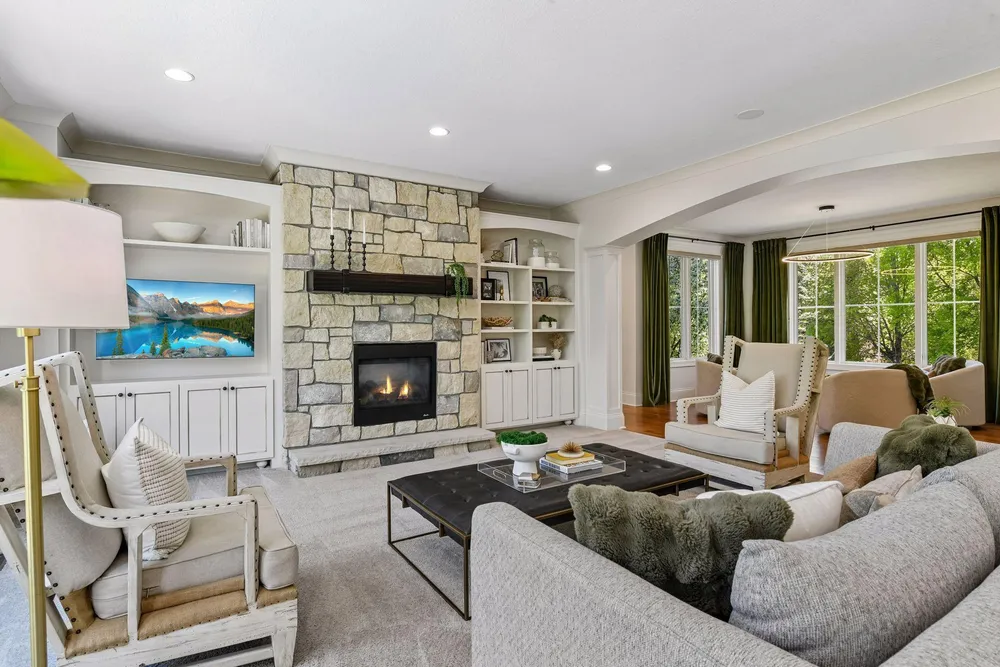 6671 Amberwood Ln, Chanhassen, MN 55317