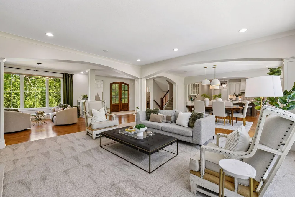 6671 Amberwood Ln, Chanhassen, MN 55317