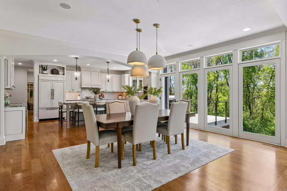 6671 Amberwood Ln, Chanhassen, MN 55317