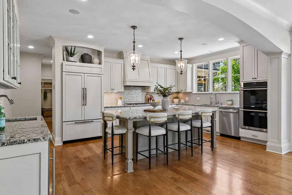6671 Amberwood Ln, Chanhassen, MN 55317