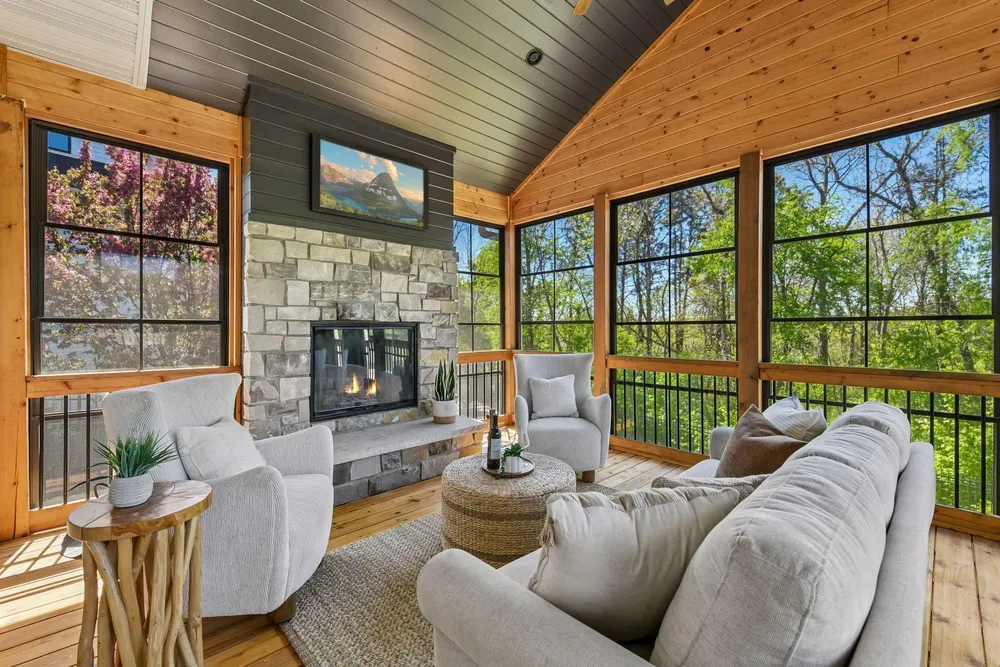 6671 Amberwood Ln, Chanhassen, MN 55317