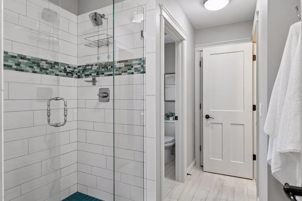 6671 Amberwood Ln, Chanhassen, MN 55317