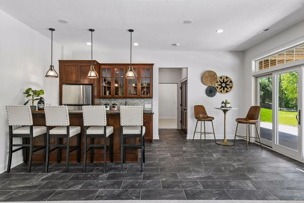 6671 Amberwood Ln, Chanhassen, MN 55317