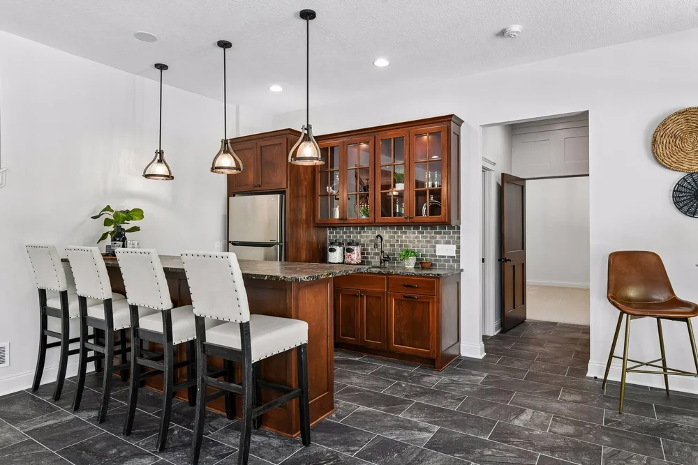 6671 Amberwood Ln, Chanhassen, MN 55317