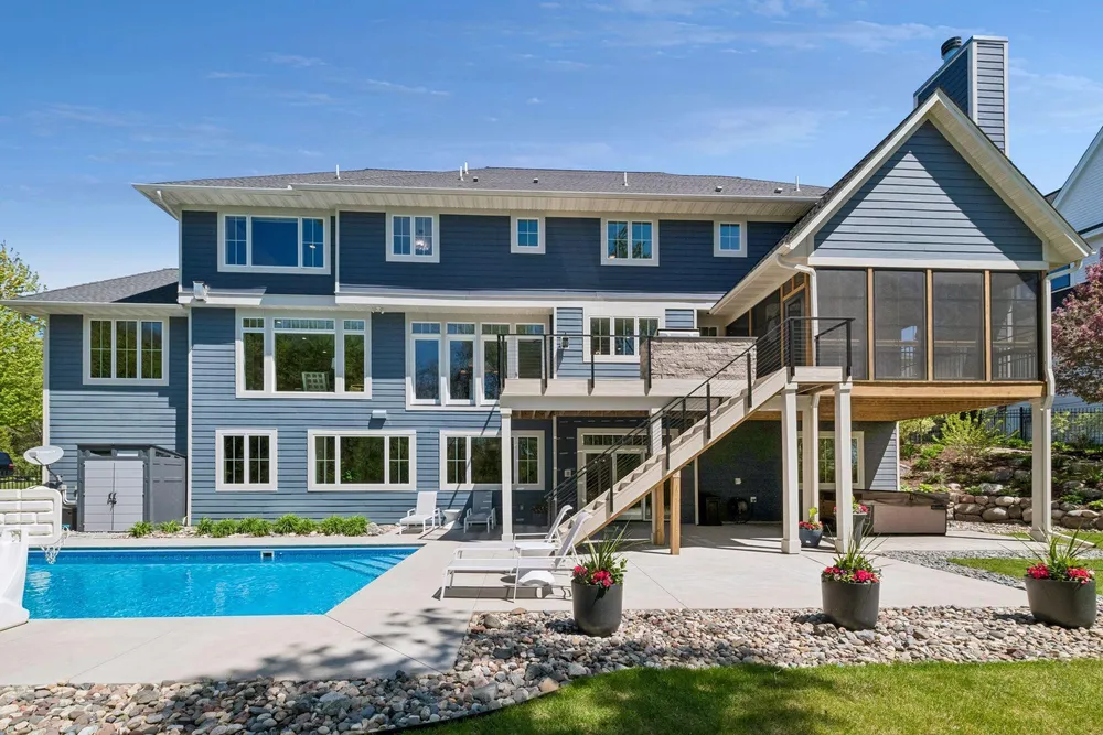 6671 Amberwood Ln, Chanhassen, MN 55317