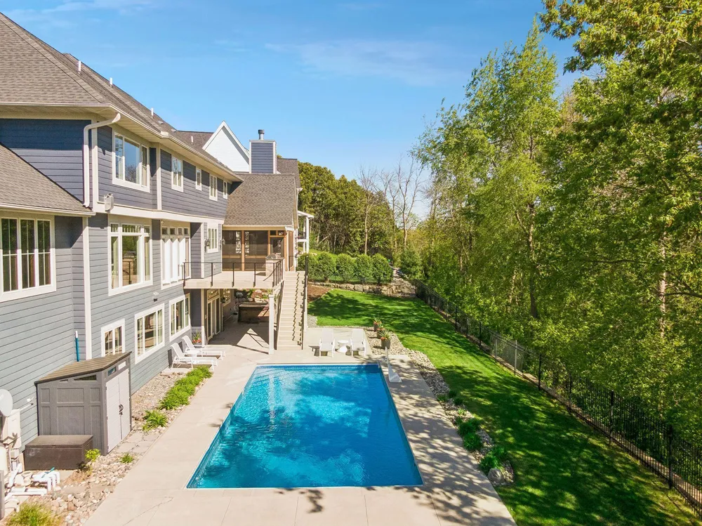 6671 Amberwood Ln, Chanhassen, MN 55317