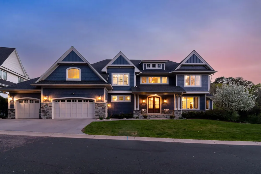 6671 Amberwood Ln, Chanhassen, MN 55317