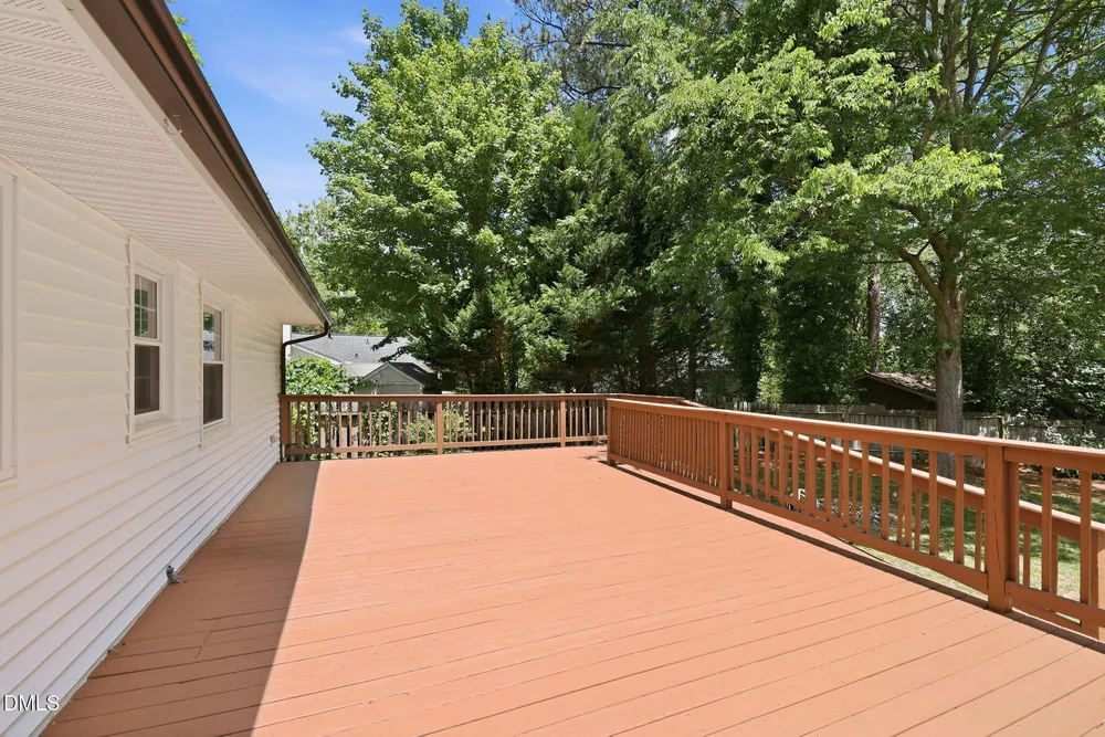 5940 Wintergreen Dr, Raleigh, NC 27609