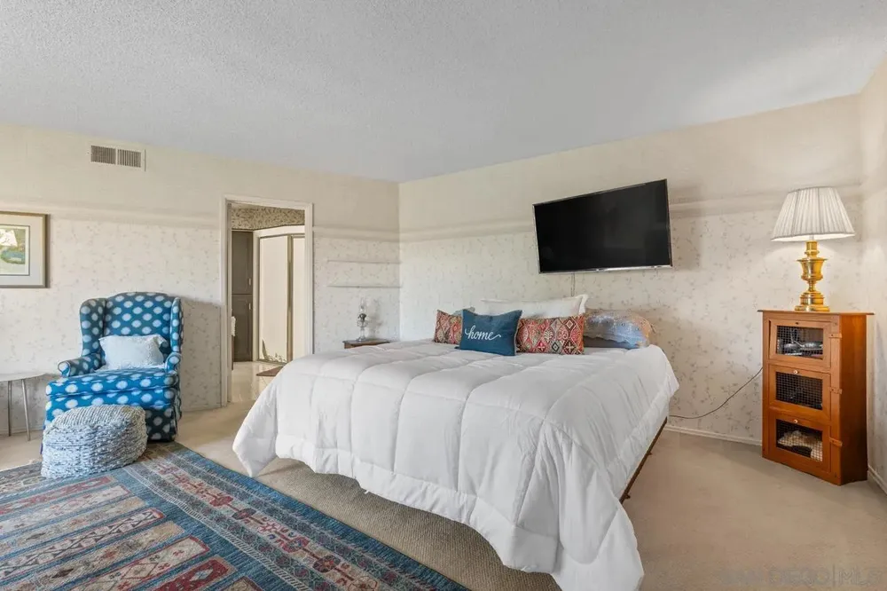 4814 Mount Helix Dr, La Mesa, CA 91941