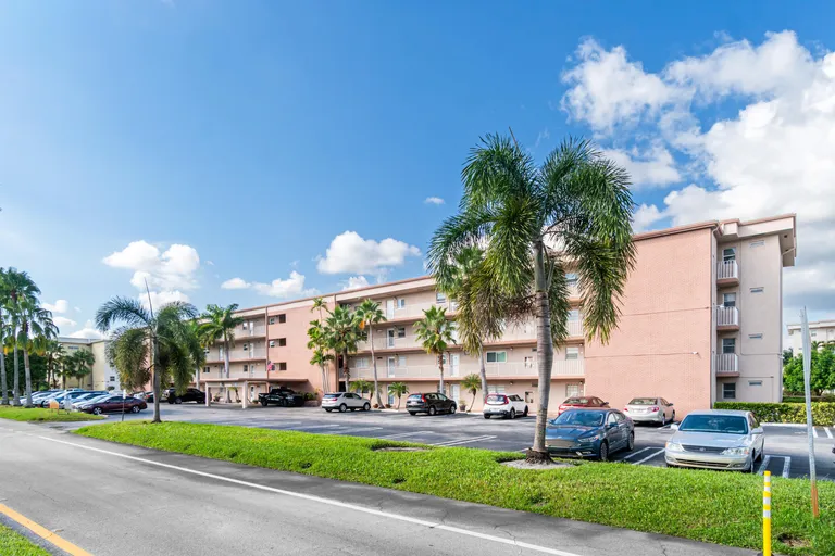 2615 NE 1st Ct, Boynton Beach, FL 33435
