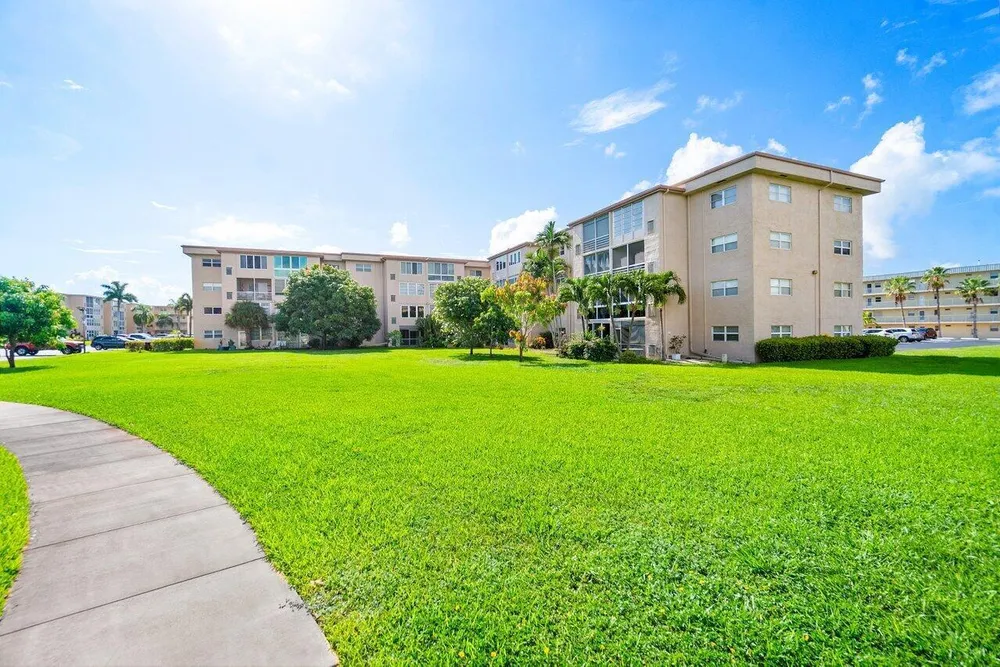 2615 NE 1st Ct, Boynton Beach, FL 33435