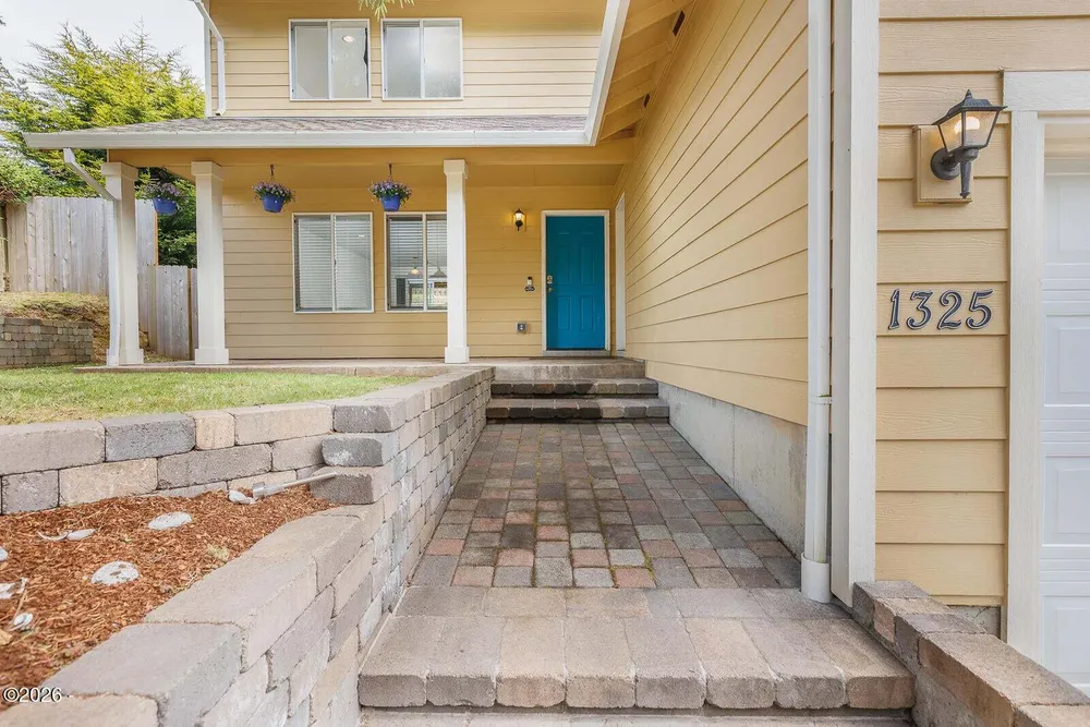 1325 SW Chad Dr, Waldport, OR 97394
