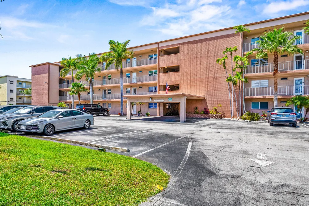 2615 NE 1st Ct, Boynton Beach, FL 33435