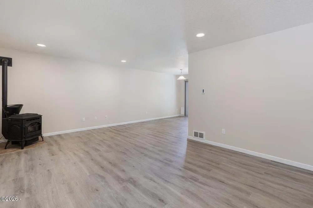 1325 SW Chad Dr, Waldport, OR 97394
