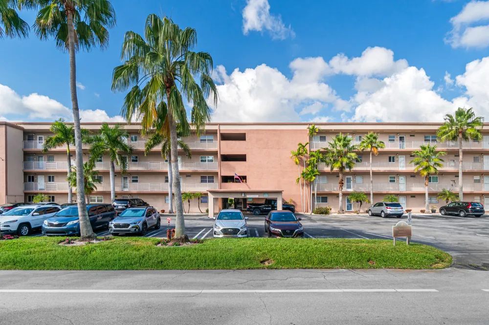 2615 NE 1st Ct, Boynton Beach, FL 33435