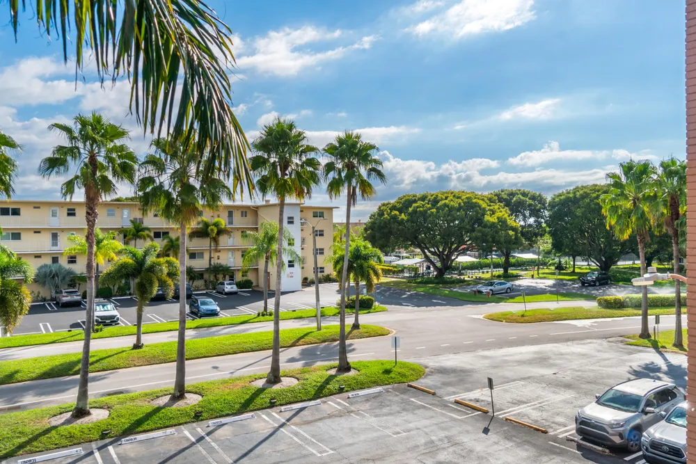 2615 NE 1st Ct, Boynton Beach, FL 33435