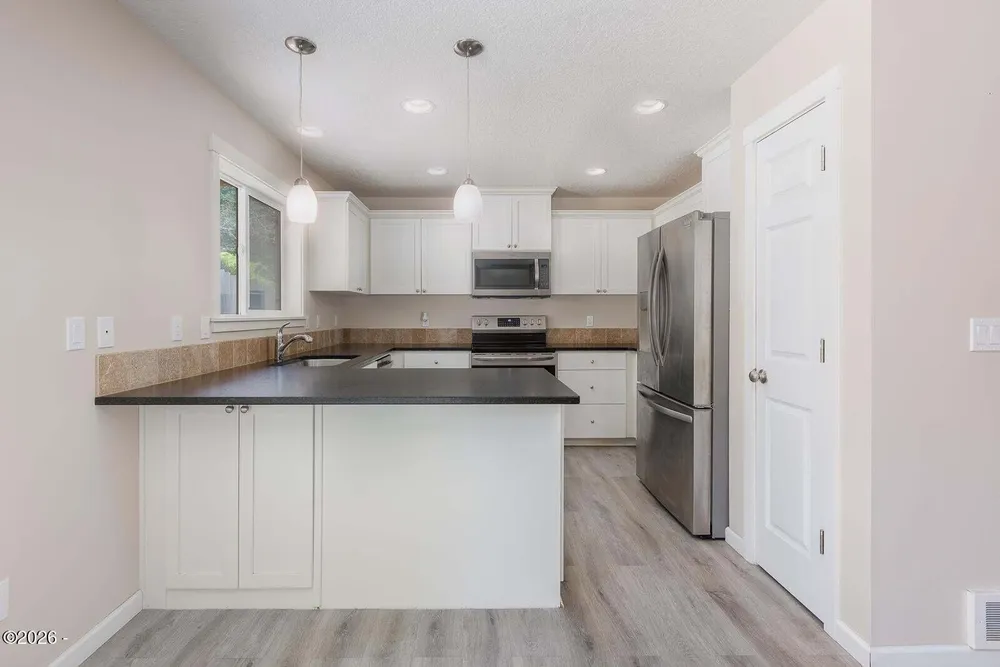 1325 SW Chad Dr, Waldport, OR 97394