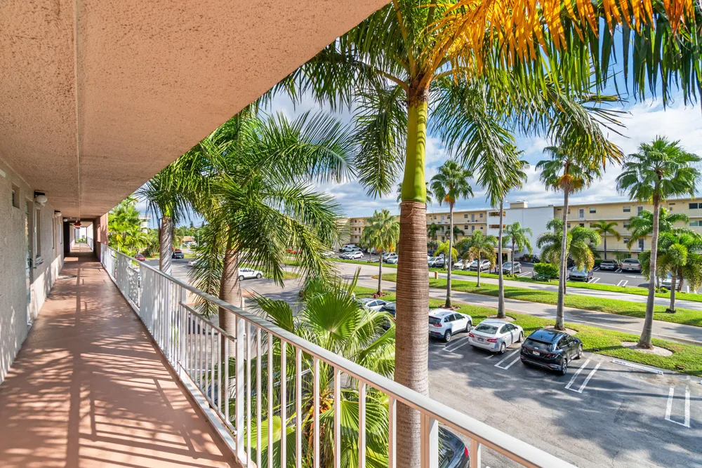 2615 NE 1st Ct, Boynton Beach, FL 33435