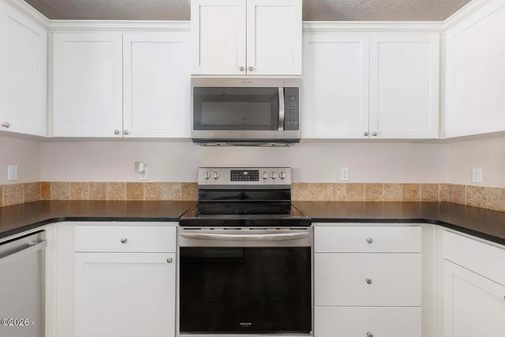 1325 SW Chad Dr, Waldport, OR 97394