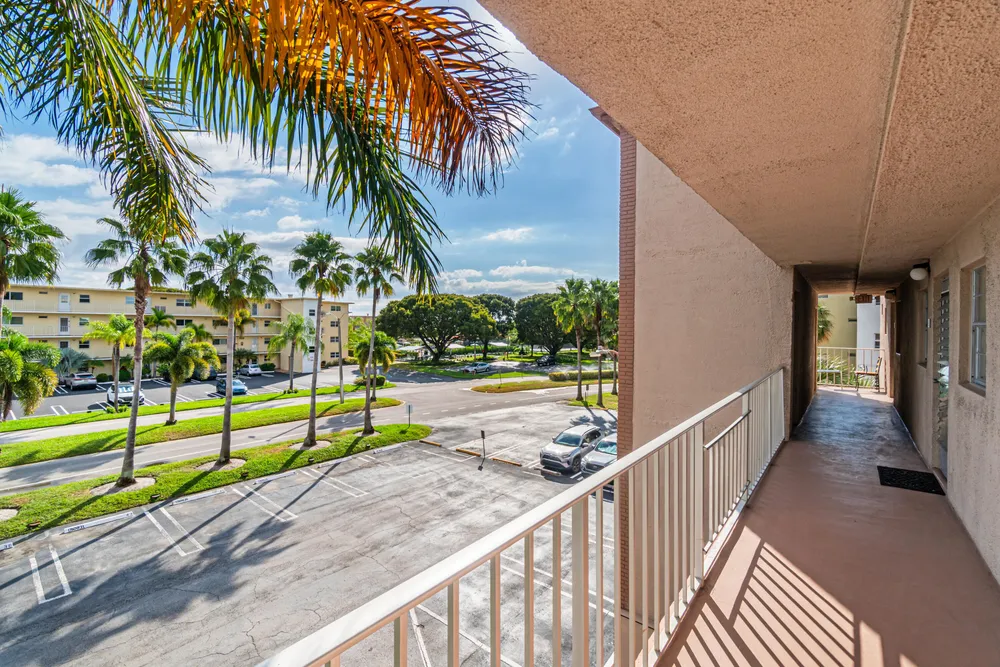 2615 NE 1st Ct, Boynton Beach, FL 33435