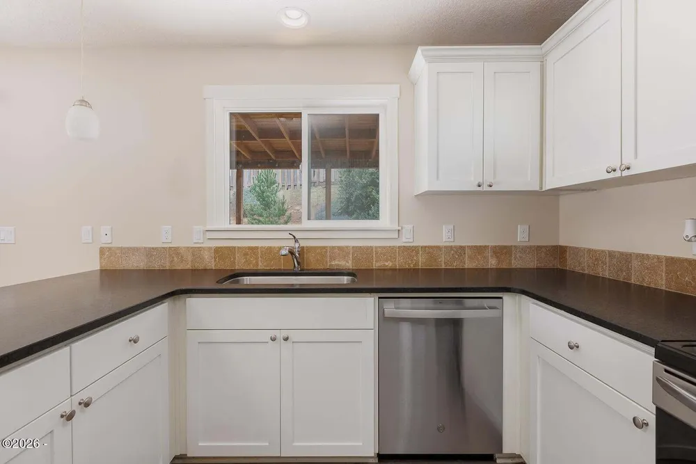 1325 SW Chad Dr, Waldport, OR 97394