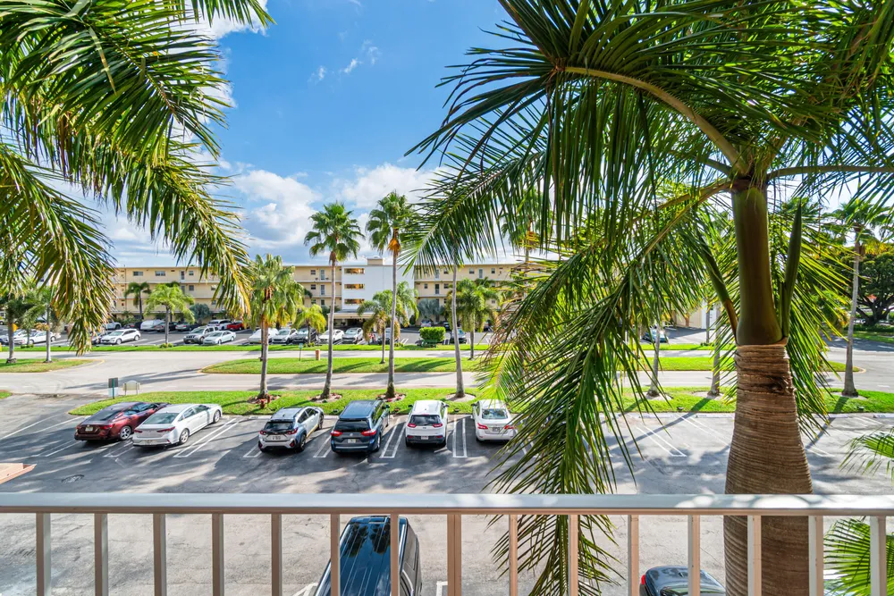 2615 NE 1st Ct, Boynton Beach, FL 33435