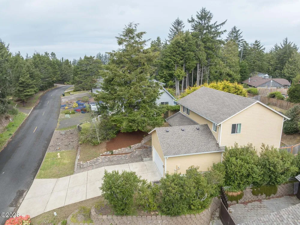 1325 SW Chad Dr, Waldport, OR 97394