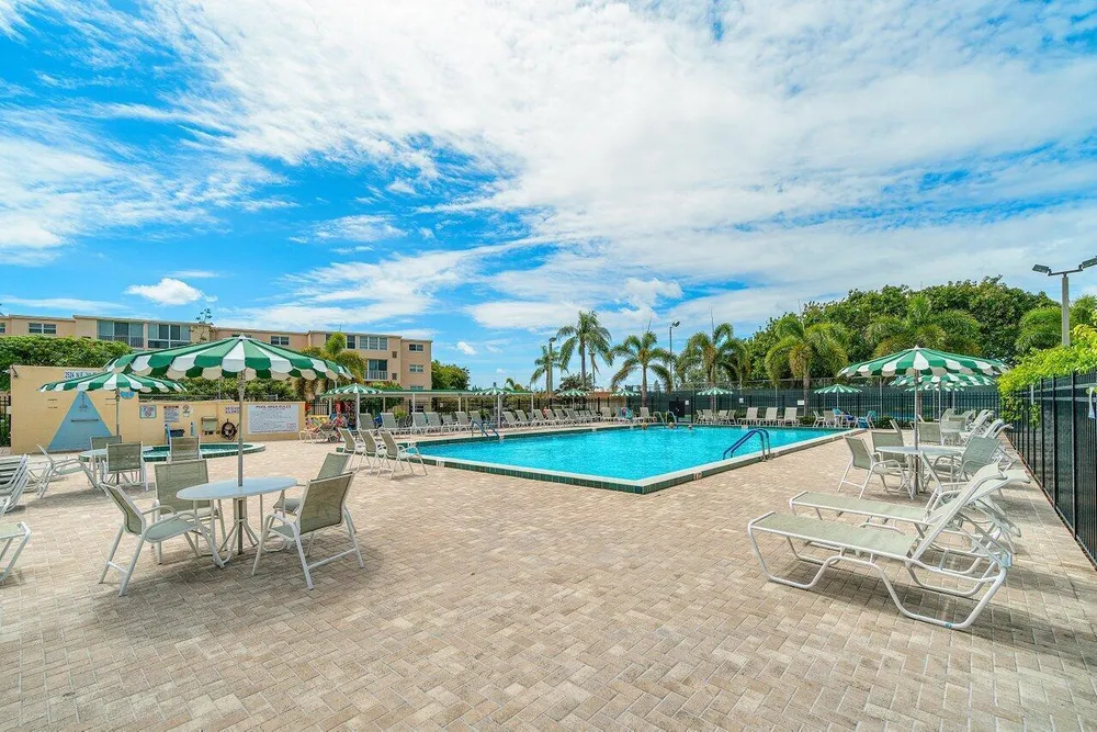 2615 NE 1st Ct, Boynton Beach, FL 33435