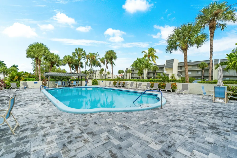 2615 NE 1st Ct, Boynton Beach, FL 33435