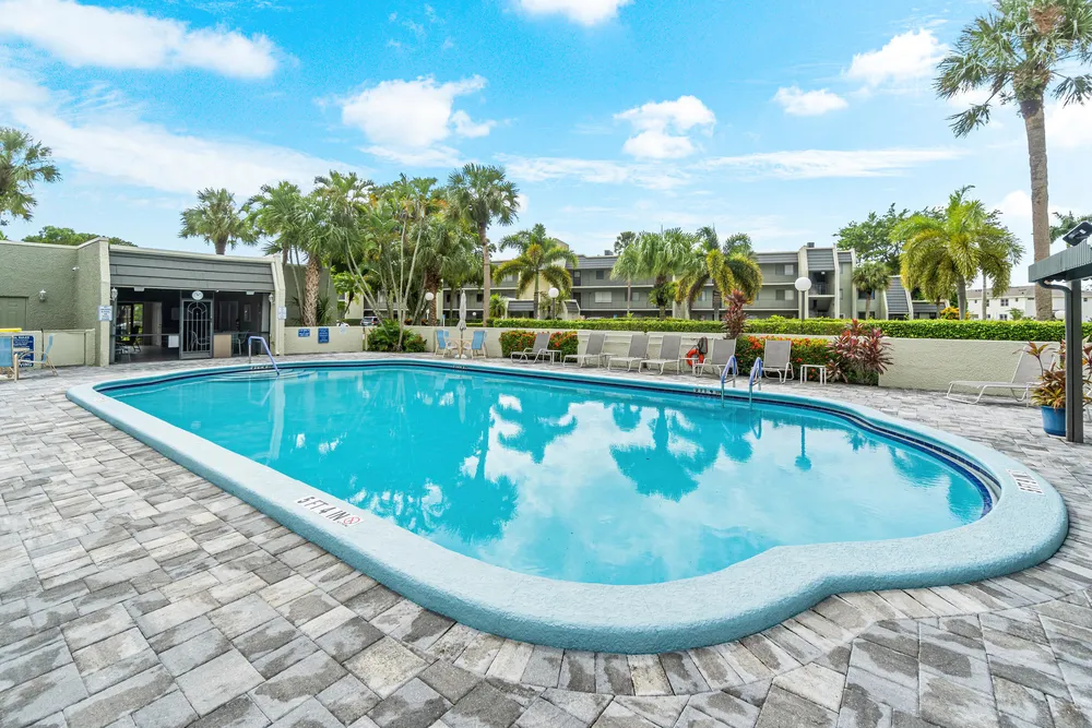2615 NE 1st Ct, Boynton Beach, FL 33435