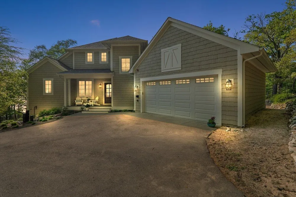 690 Dunegrass Circle Dr, Saugatuck, MI 49453