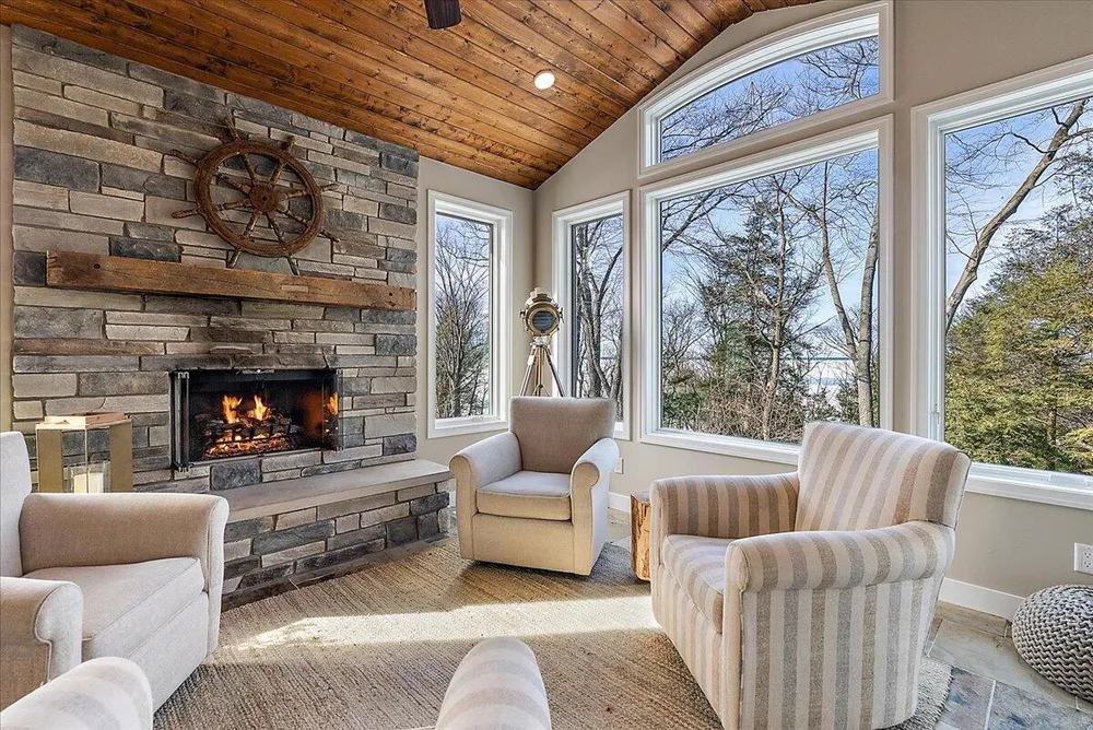 690 Dunegrass Circle Dr, Saugatuck, MI 49453