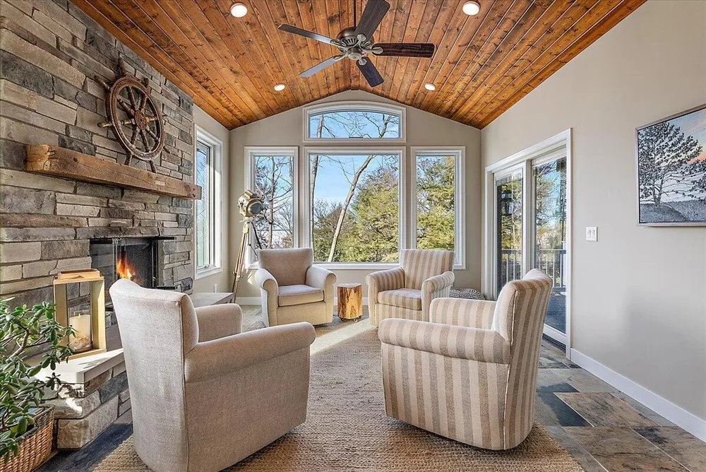 690 Dunegrass Circle Dr, Saugatuck, MI 49453