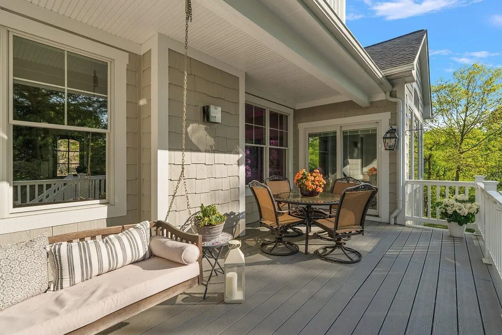 690 Dunegrass Circle Dr, Saugatuck, MI 49453