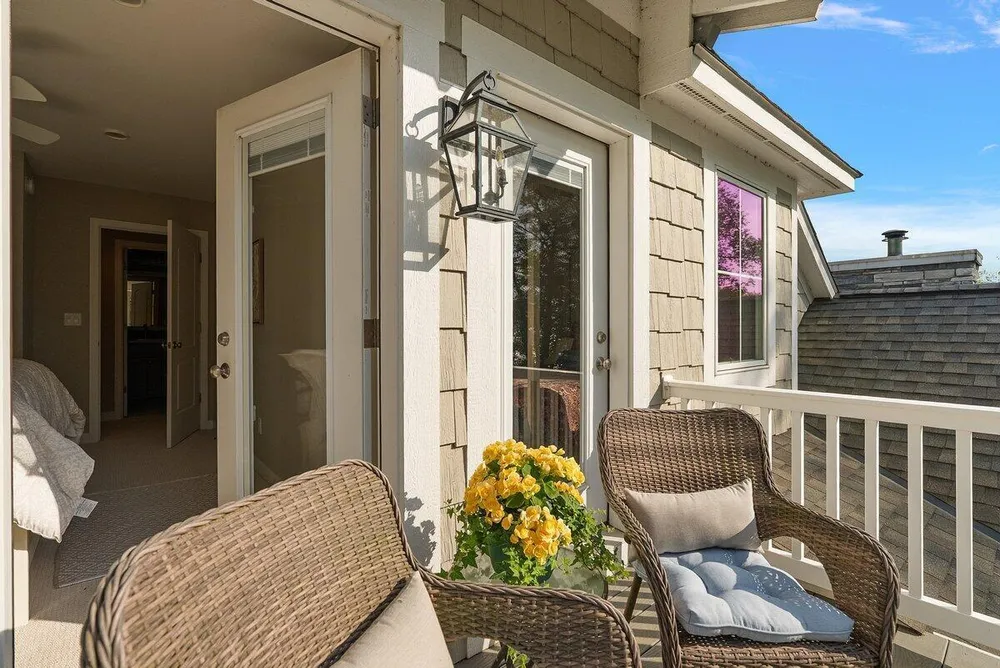 690 Dunegrass Circle Dr, Saugatuck, MI 49453