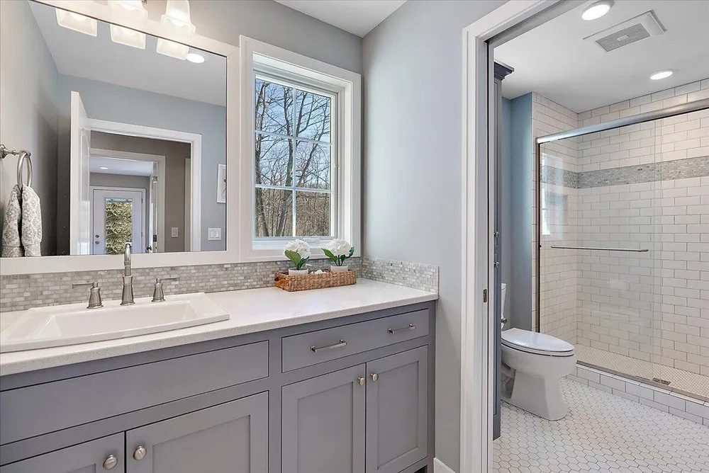 690 Dunegrass Circle Dr, Saugatuck, MI 49453