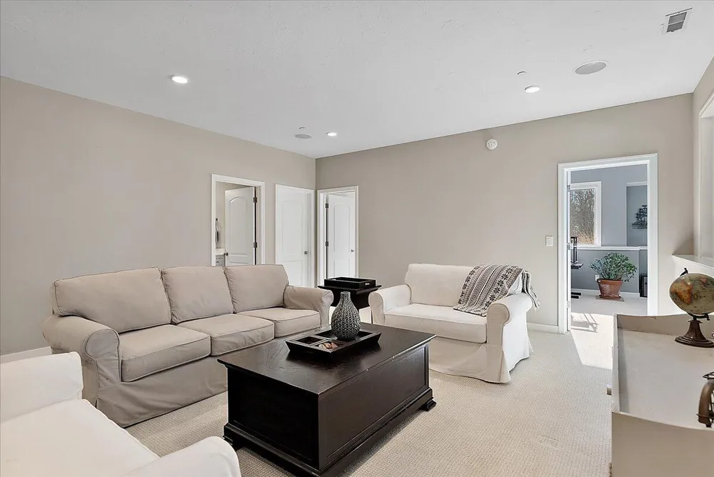 690 Dunegrass Circle Dr, Saugatuck, MI 49453
